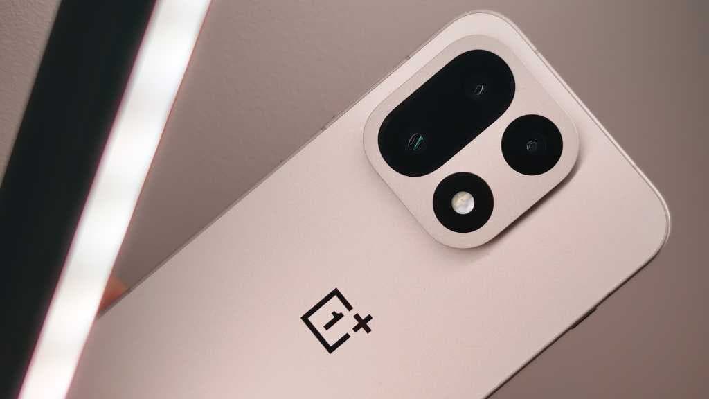 OnePlus 15 rectangular camera module close-up — the design the OnePlus 16 evolves
