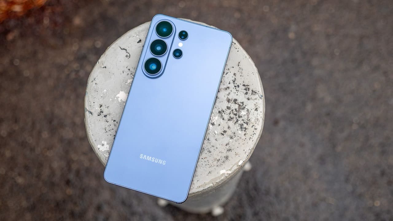 Current Samsung Galaxy flagship rear camera design