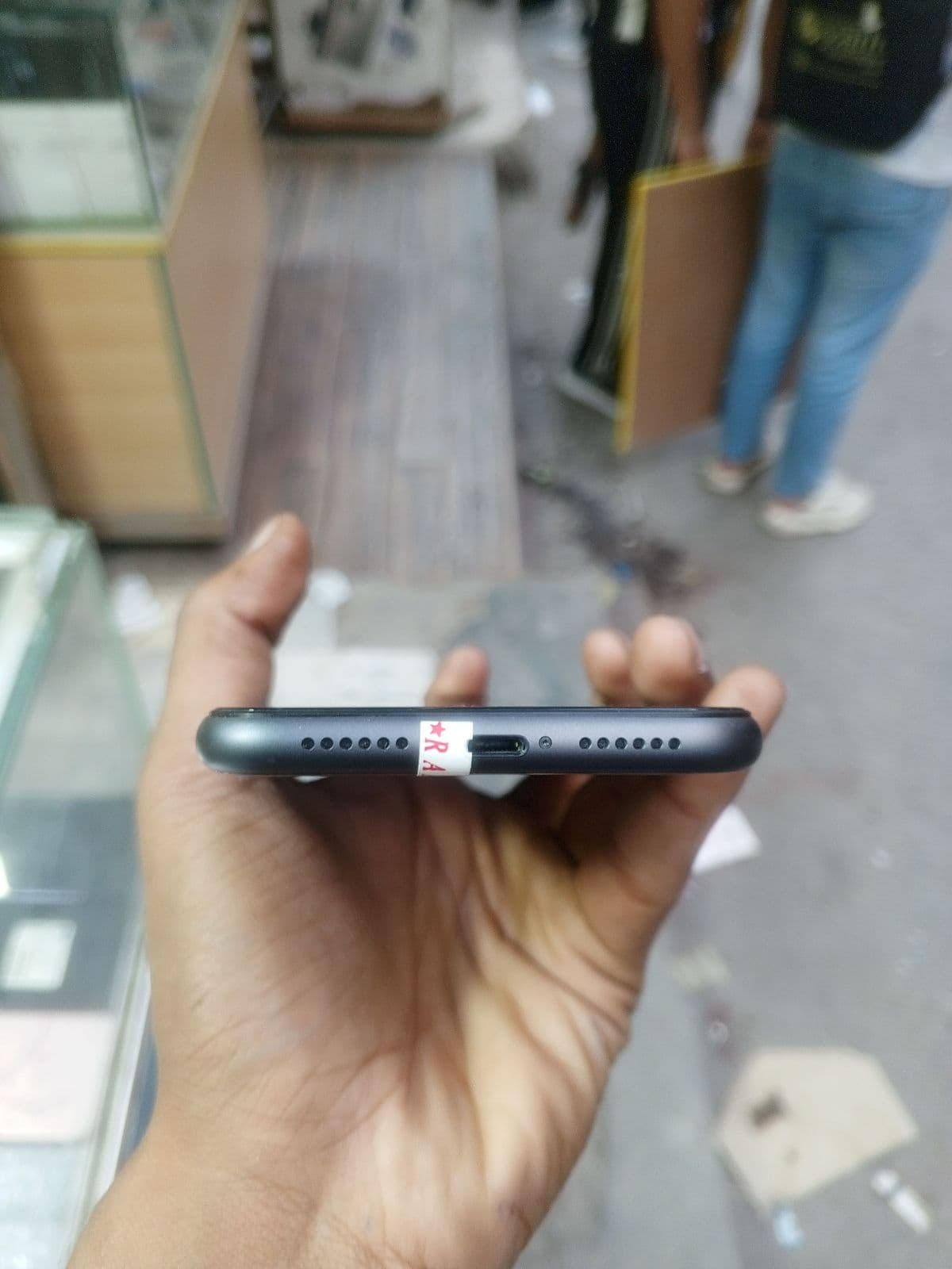 Apple iPhone 11 64GB in Black — photo 3