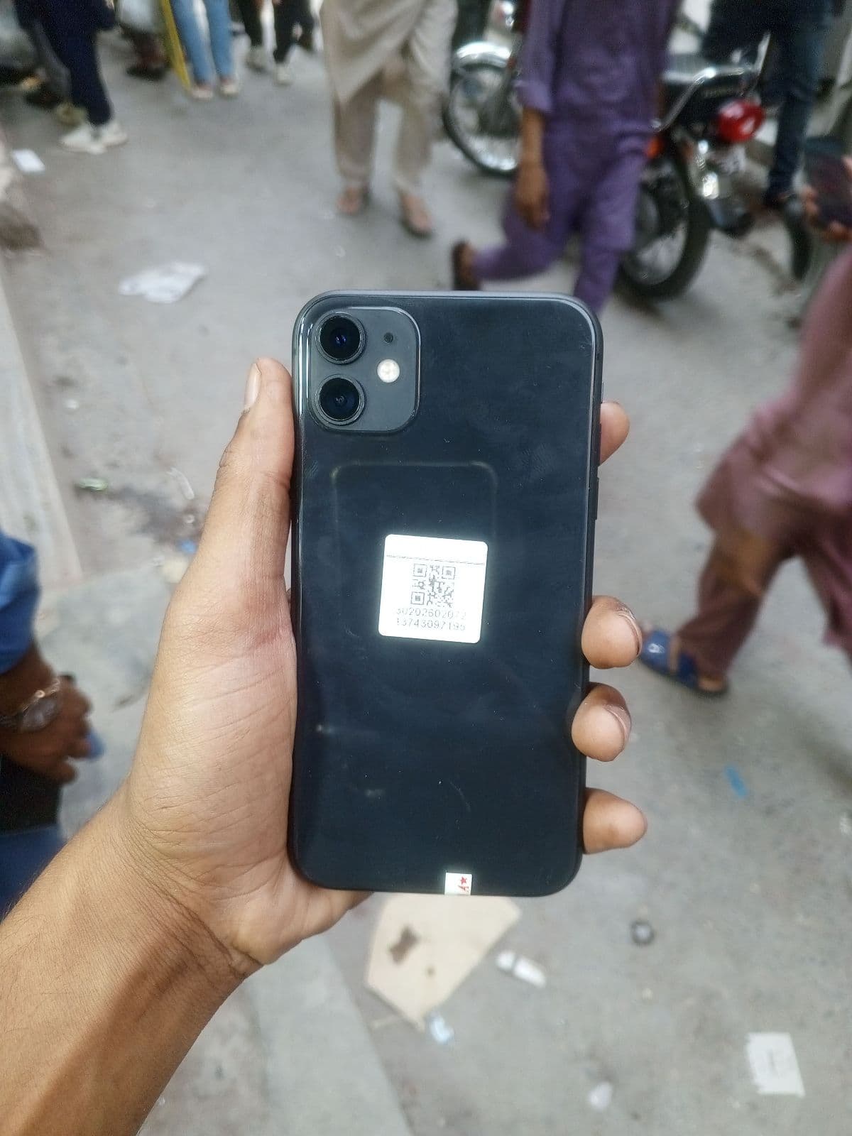 Apple iPhone 11 64GB in Black — photo 5