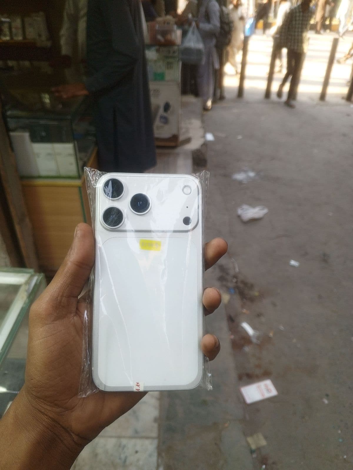 Apple iPhone XR 64GB in White — photo 1