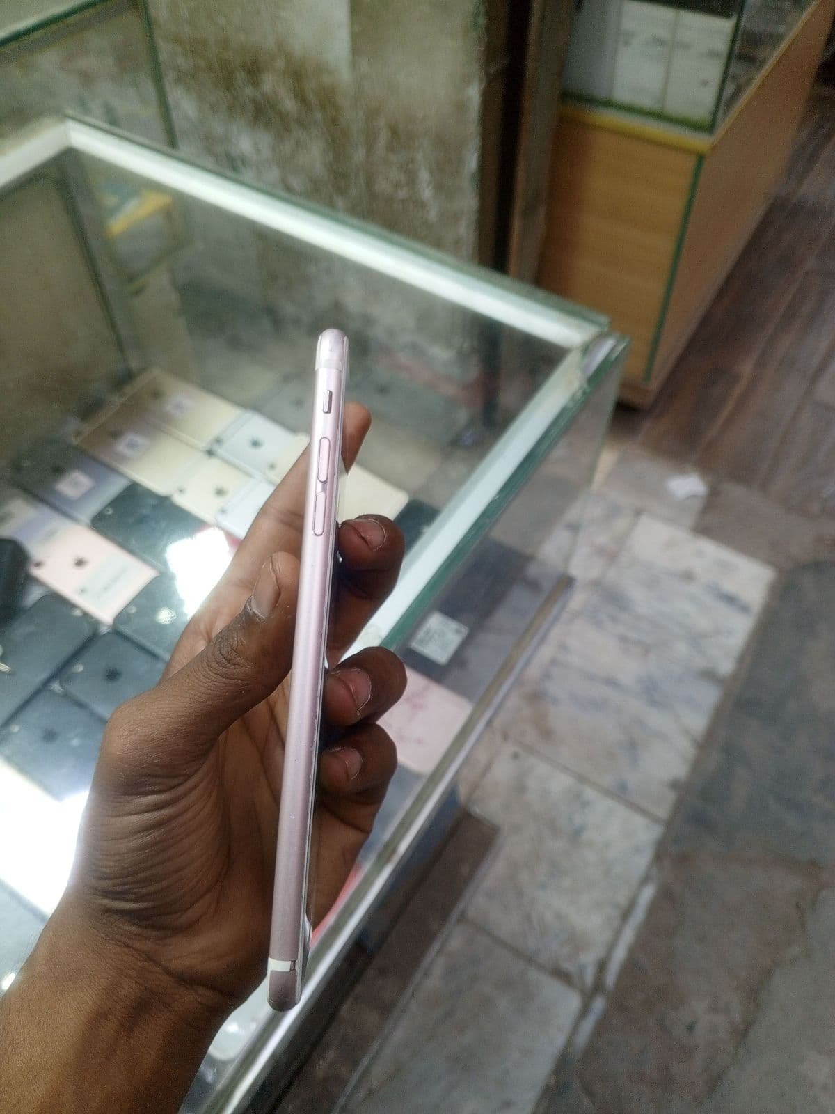 Apple iPhone 6s Plus 16GB in Rose Gold — photo 4
