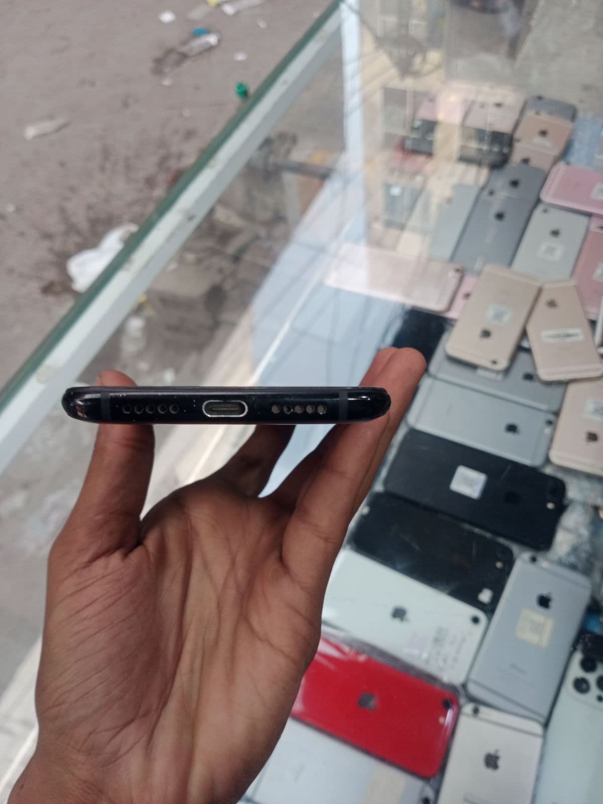 OnePlus 6T 6GB / 128GB in Mirror Black — photo 3