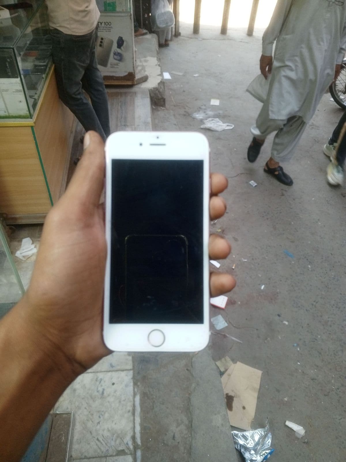 Apple iPhone 6s 64GB in Rose Gold — photo 2