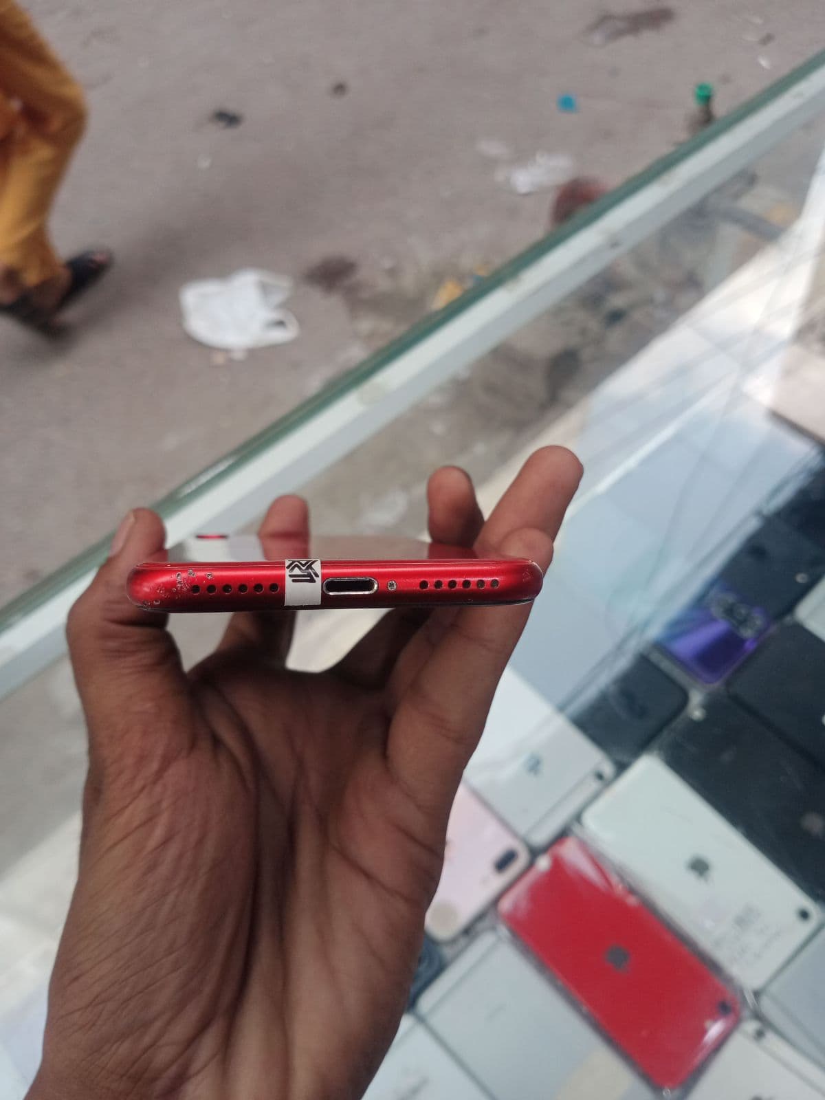 Apple iPhone 8 64GB in (PRODUCT)RED — photo 3