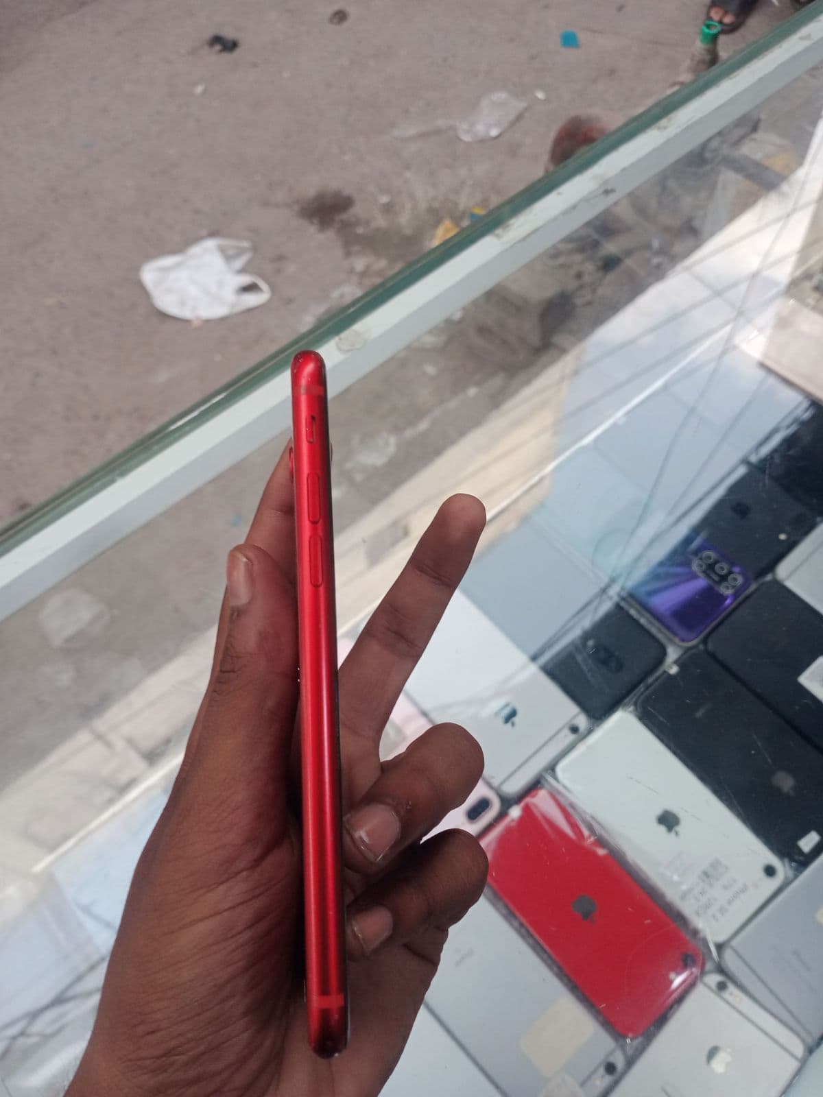 Apple iPhone 8 64GB in (PRODUCT)RED — photo 4
