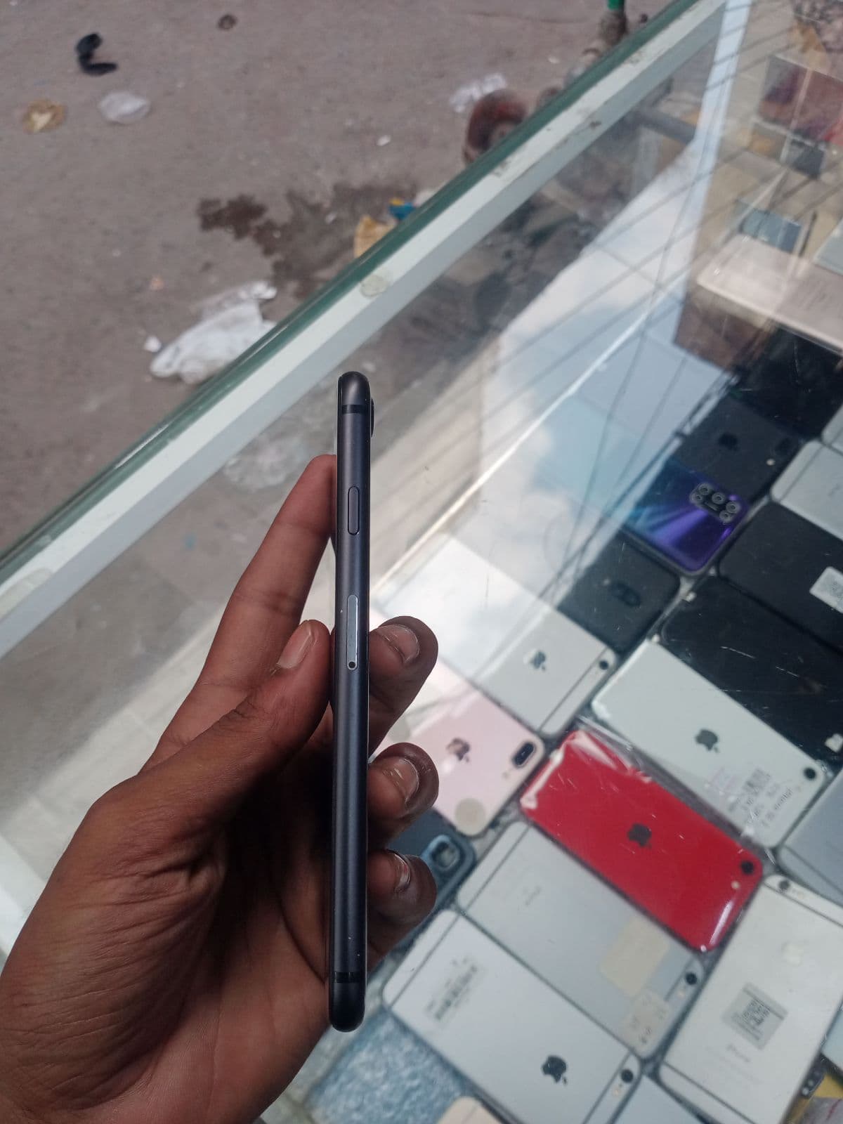 Apple iPhone 8 64GB in Space Gray — photo 3