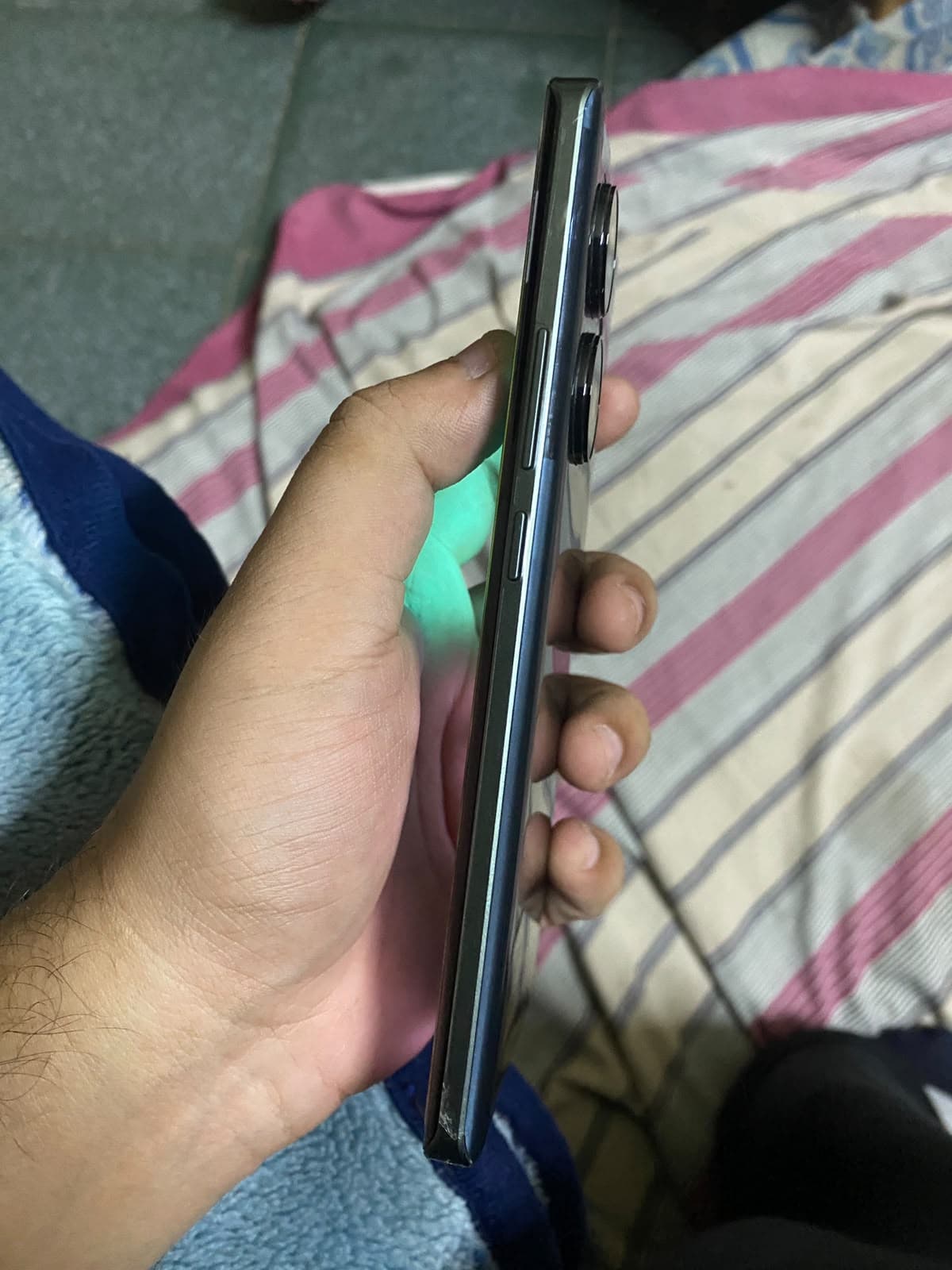 Realme GT 6 12GB / 256GB in Fluid Silver — photo 2