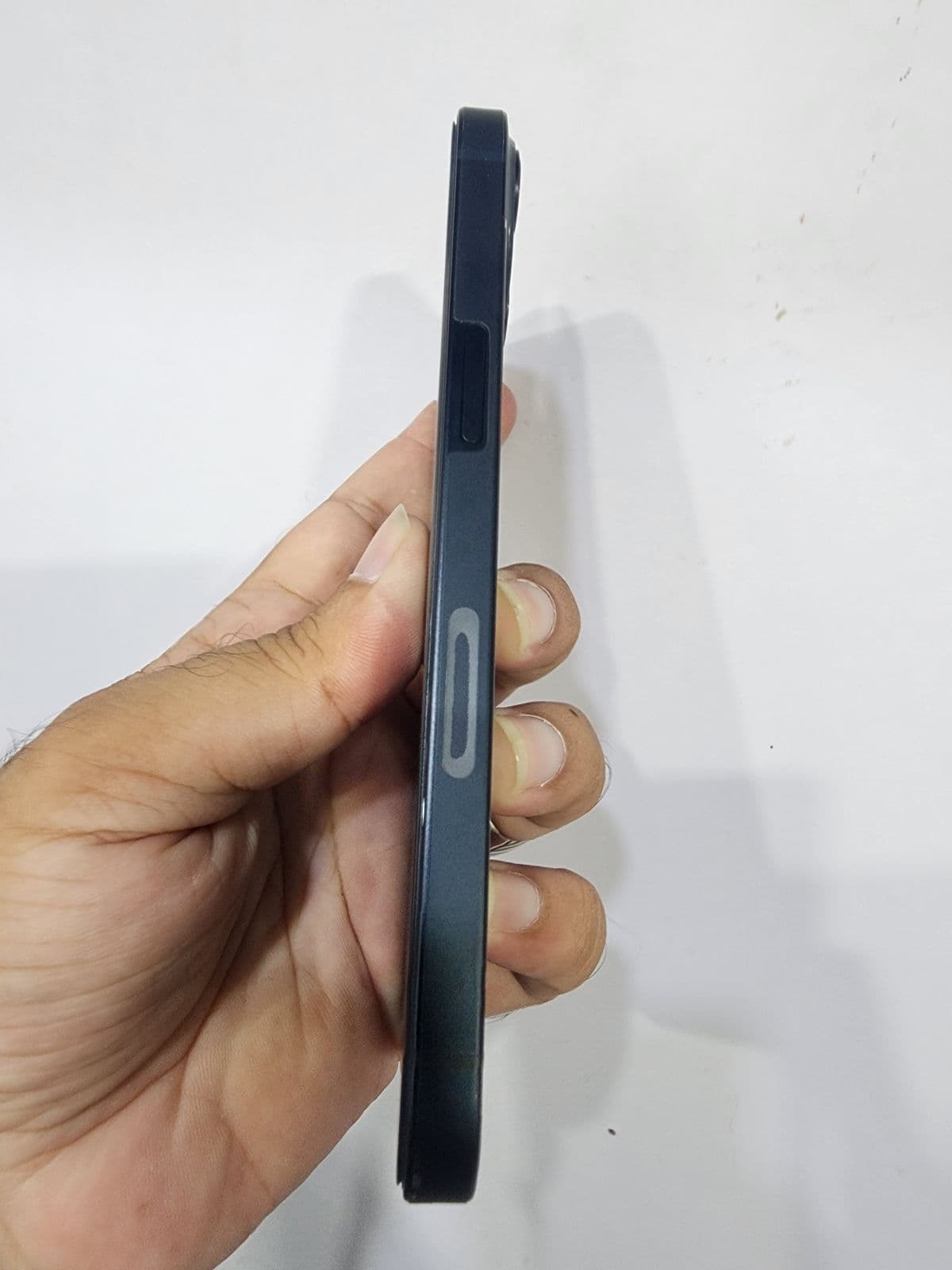 Apple iPhone 13 128GB in Blue — photo 4