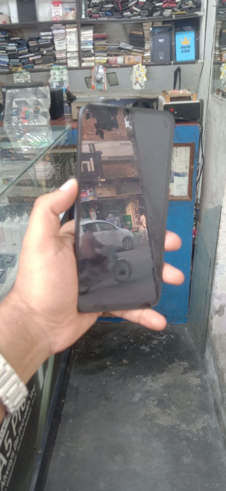 Samsung Galaxy A17 8GB / 256GB in Black — photo 2