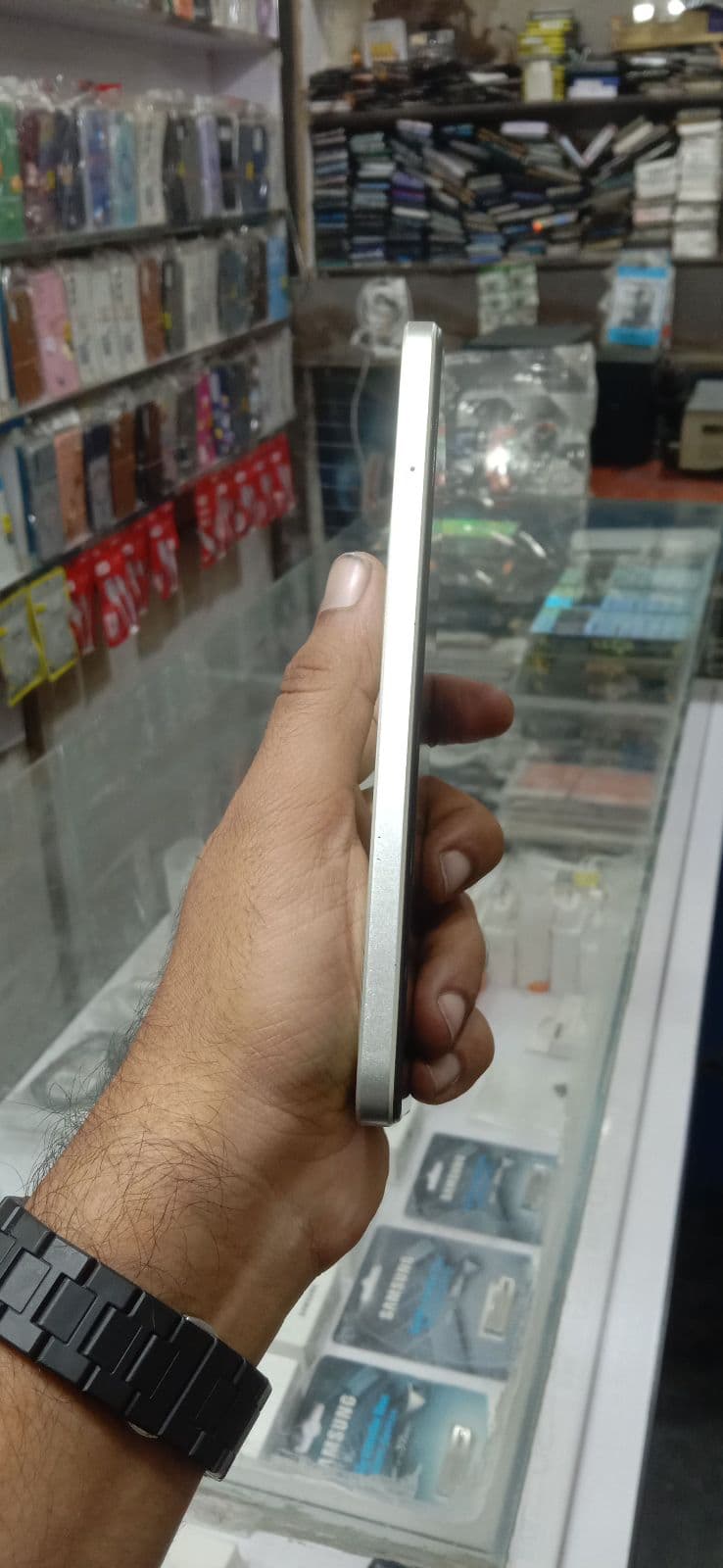 Oppo A38 6GB / 128GB in Glowing Gold — photo 3