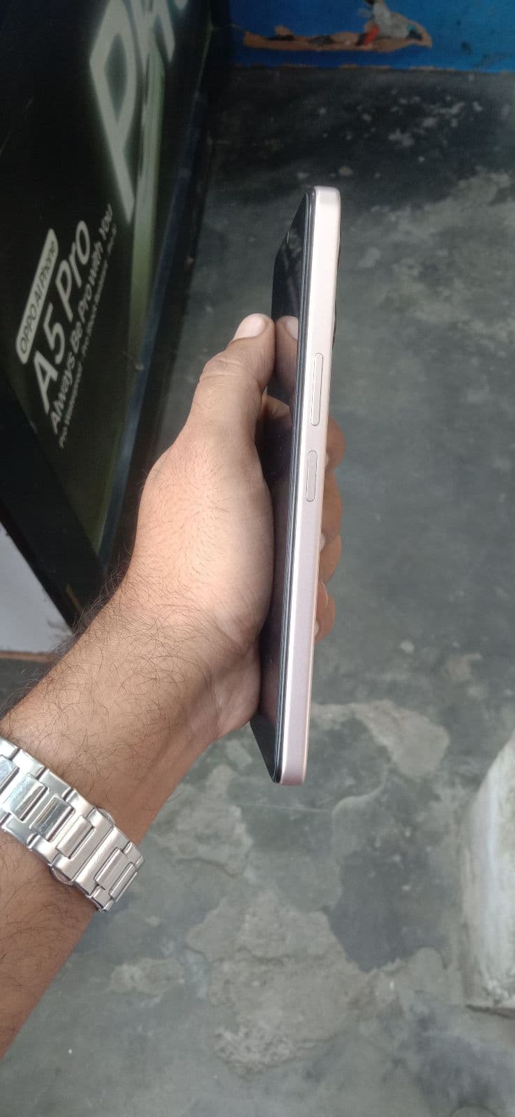Vivo Y11d 4GB / 128GB in Sunrise Gold — photo 4