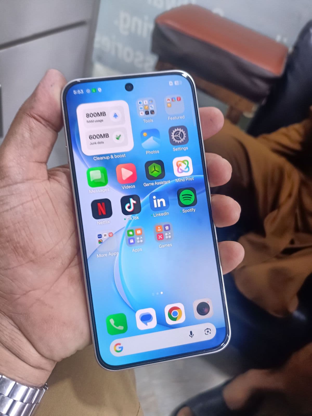 Oppo Reno 16 F 5G 8GB / 256GB in Pop White — photo 3
