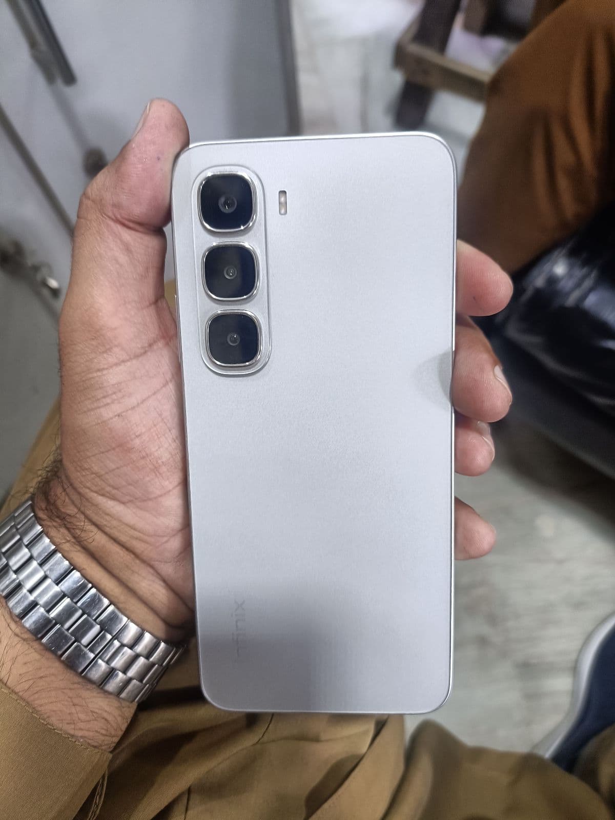 Infinix Hot 60i 6GB / 128GB in Titanium Silver — photo 1
