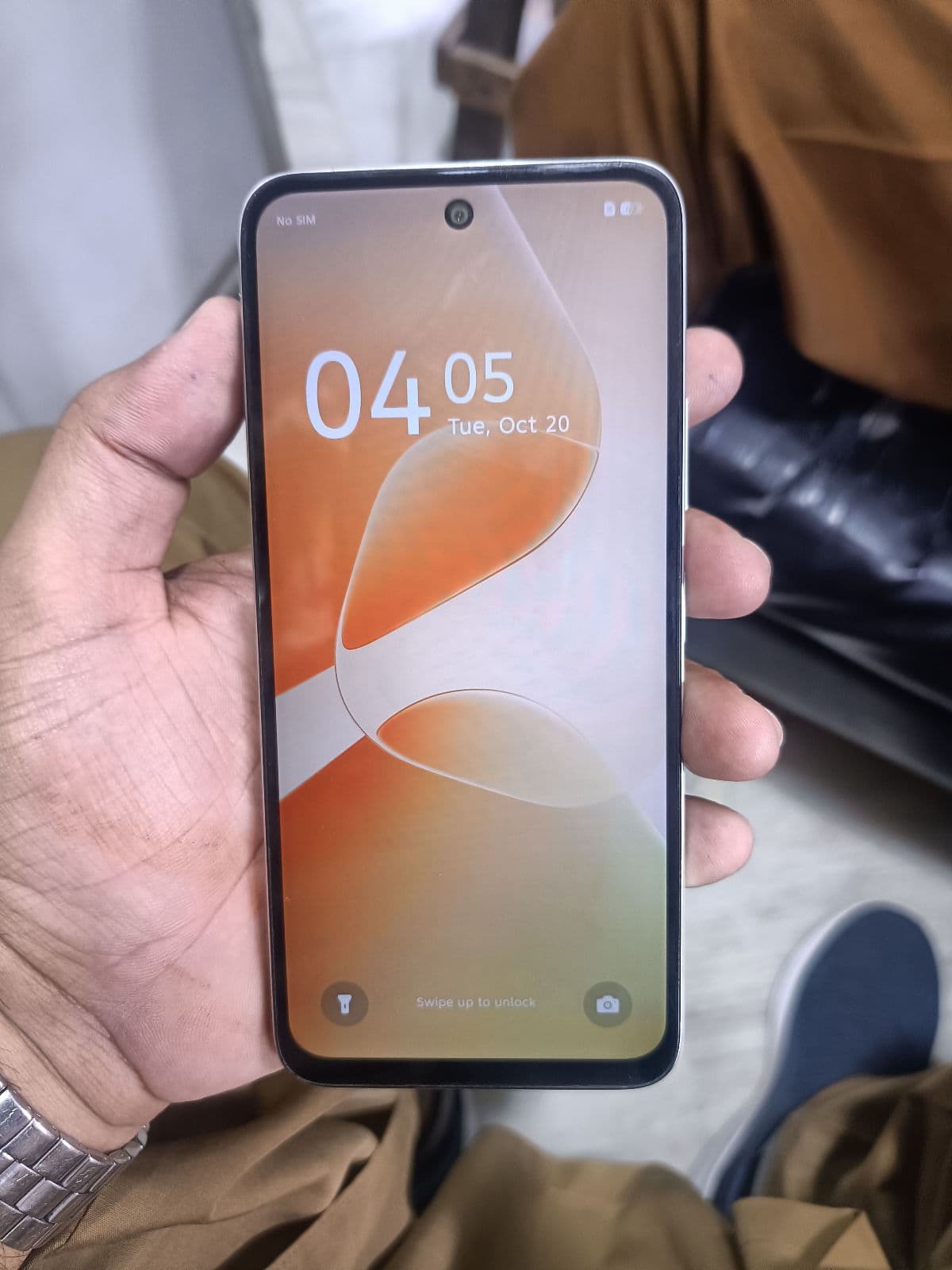 Infinix Hot 60i 6GB / 128GB in Titanium Silver — photo 3