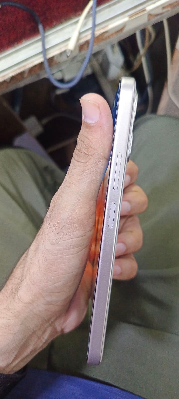 Vivo Y31d 6GB / 128GB in Glow White — photo 3