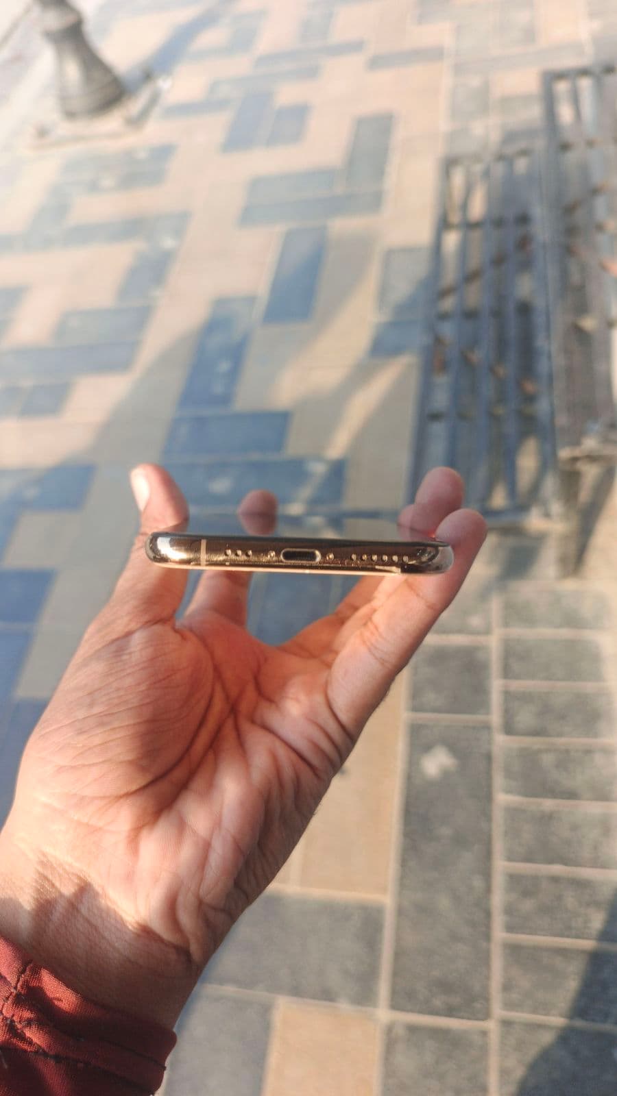 Apple iPhone XS 64GB in Gold — photo 3