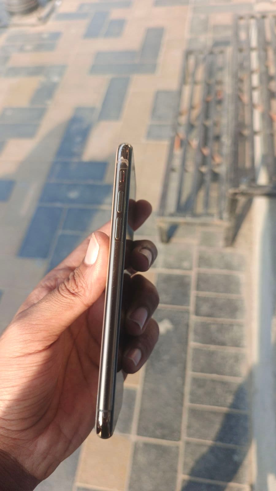 Apple iPhone XS 64GB in Gold — photo 4