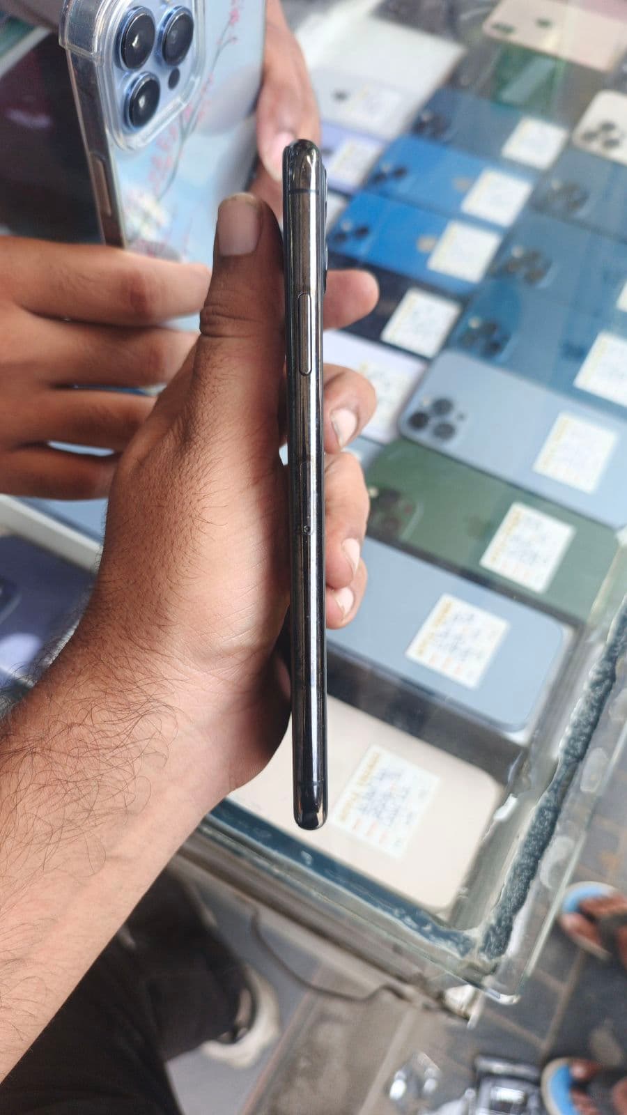 Apple iPhone 11 Pro Max 256GB in Space Gray — photo 3