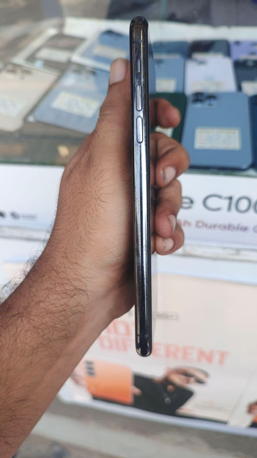 Apple iPhone 11 Pro Max 256GB in Space Gray — photo 4