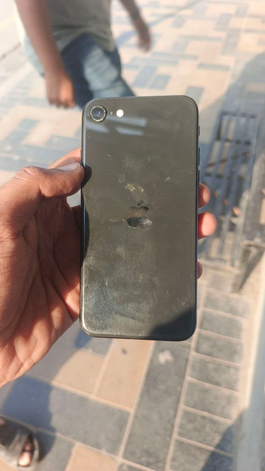 iPhone SE (2020) · 64GB