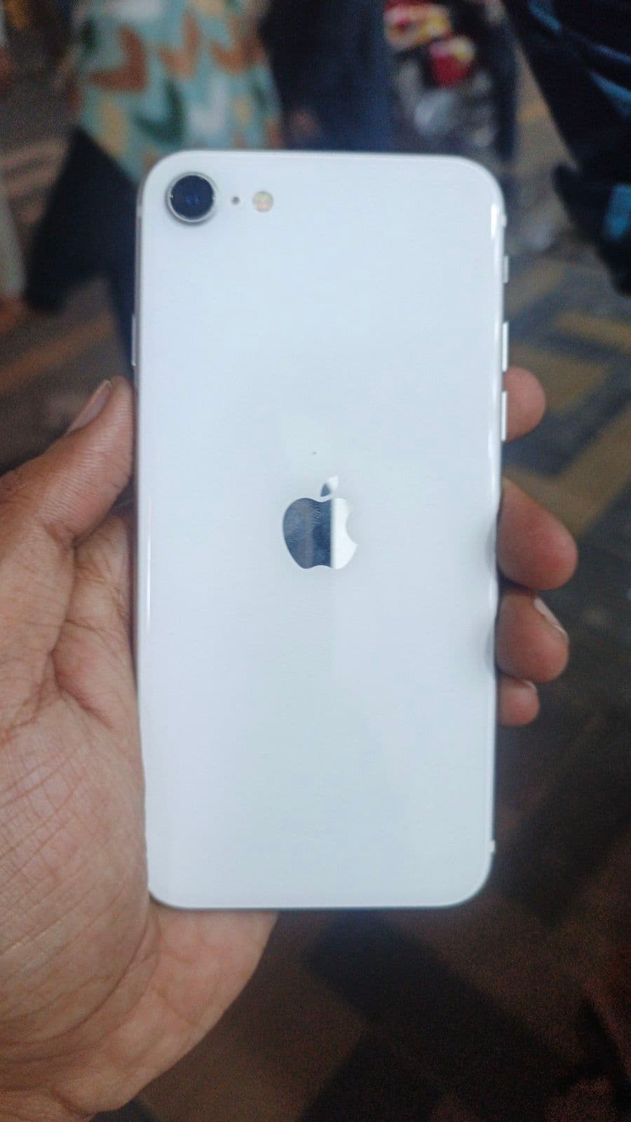 iPhone SE (2020) · 64GB