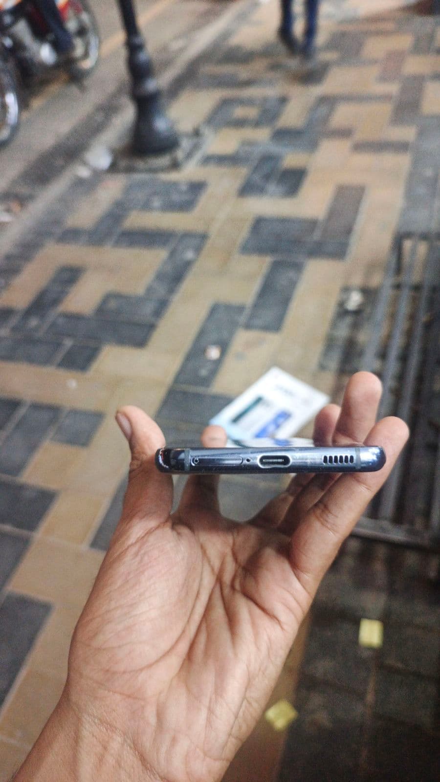Samsung Galaxy S21 8GB / 128GB in Phantom Gray — photo 3