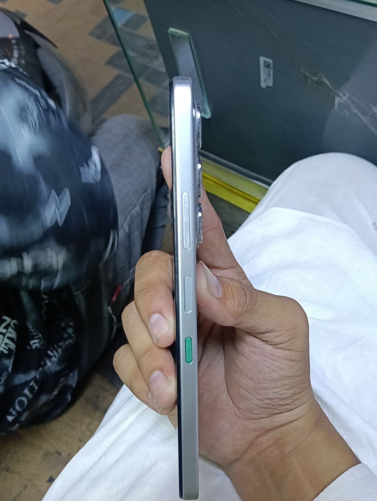 Infinix Hot 60i 6GB / 128GB in Titanium Silver — photo 2