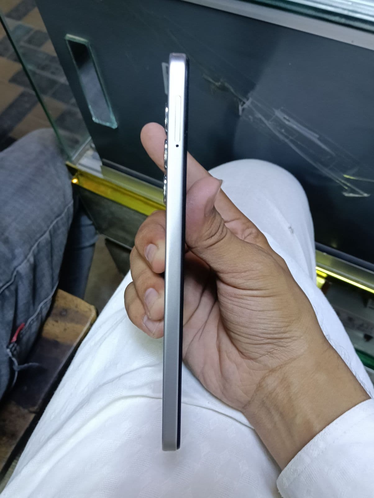 Infinix Hot 60i 6GB / 128GB in Titanium Silver — photo 4