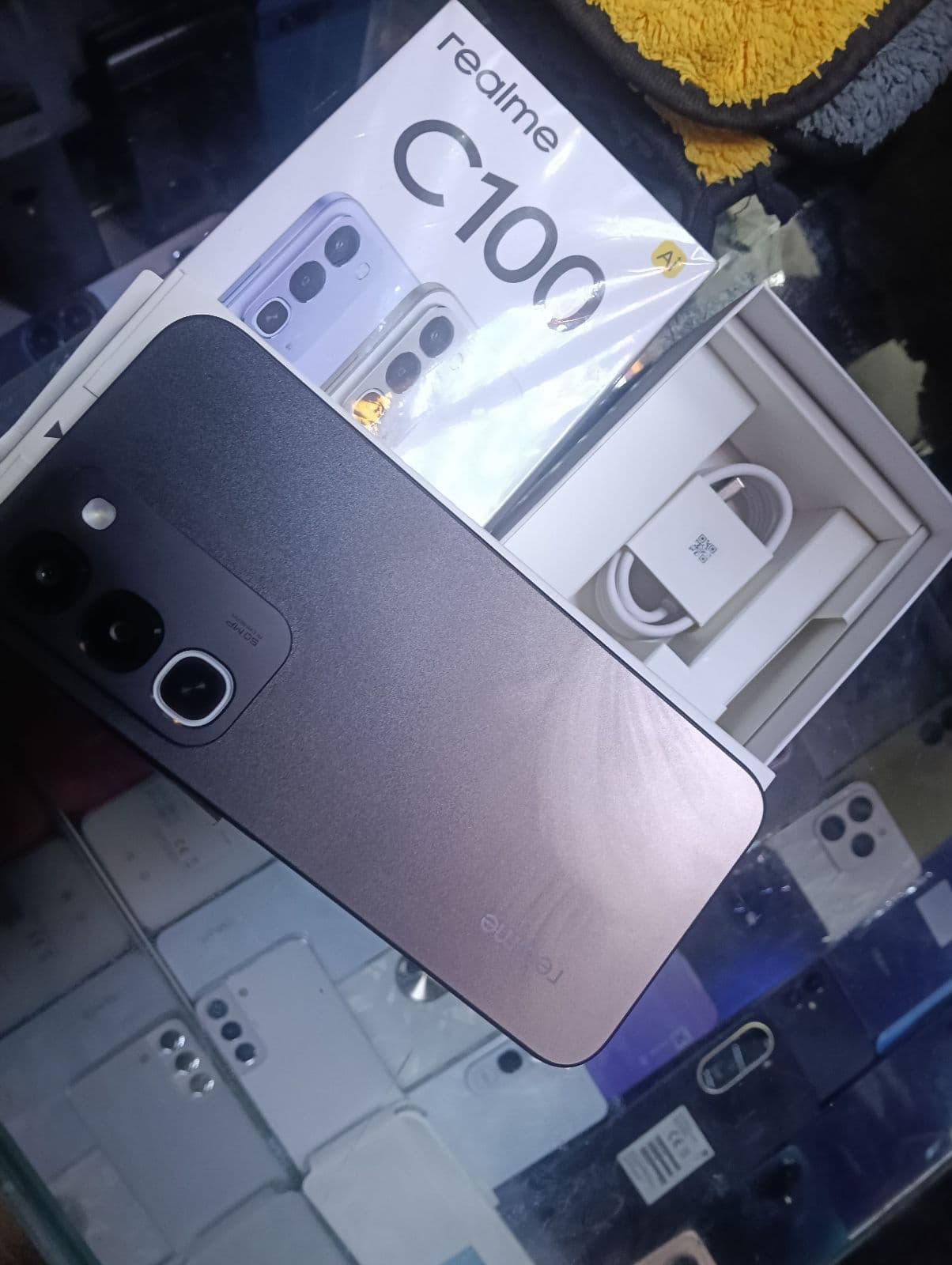 Realme C100 · 8GB / 256GB