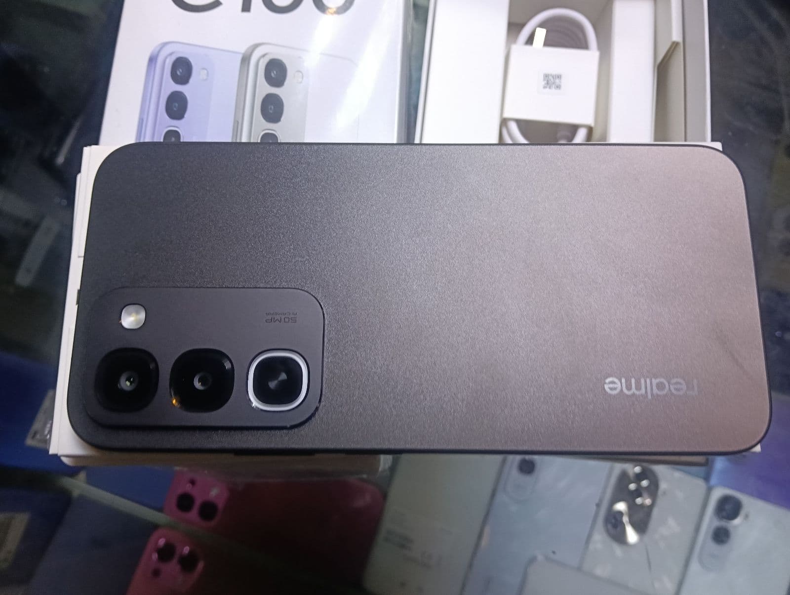 Realme C100 8GB / 256GB in Eternal Brown — photo 2
