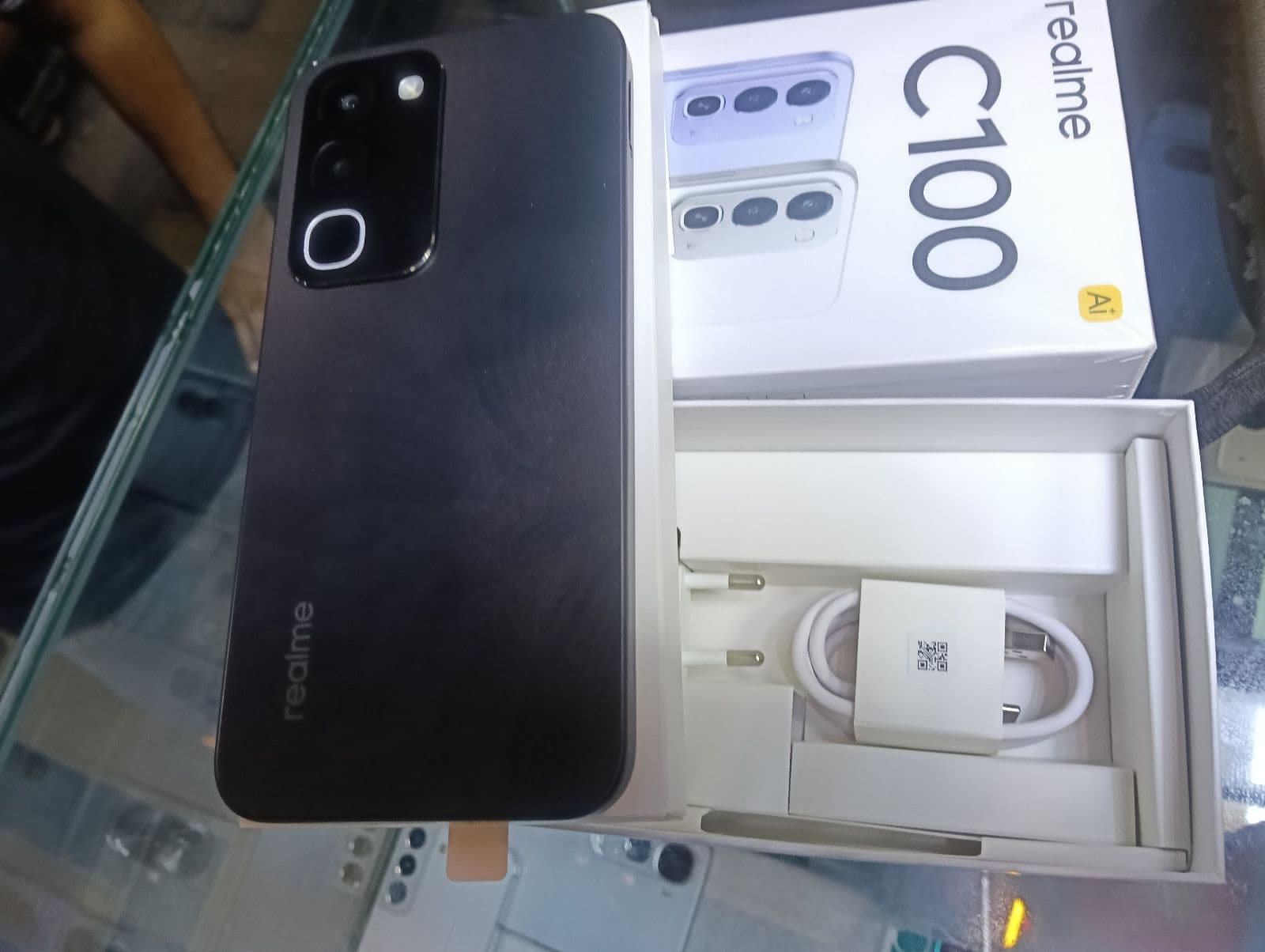 Realme C100 8GB / 256GB in Eternal Brown — photo 3