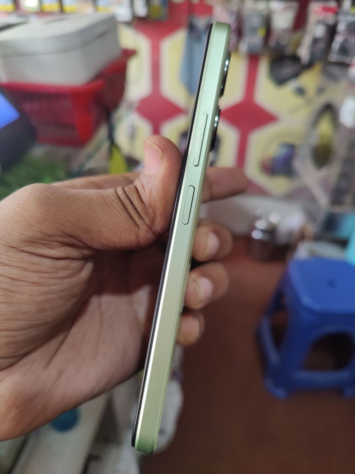 Vivo Y18 4GB / 128GB in Gem Green — photo 2