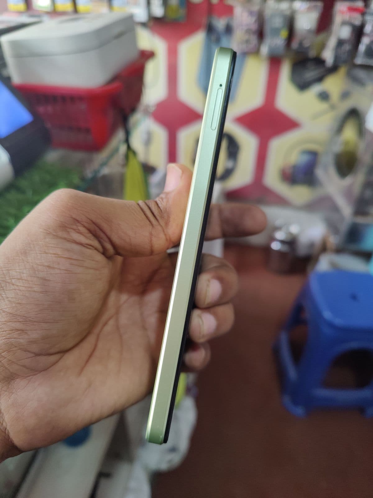 Vivo Y18 4GB / 128GB in Gem Green — photo 4