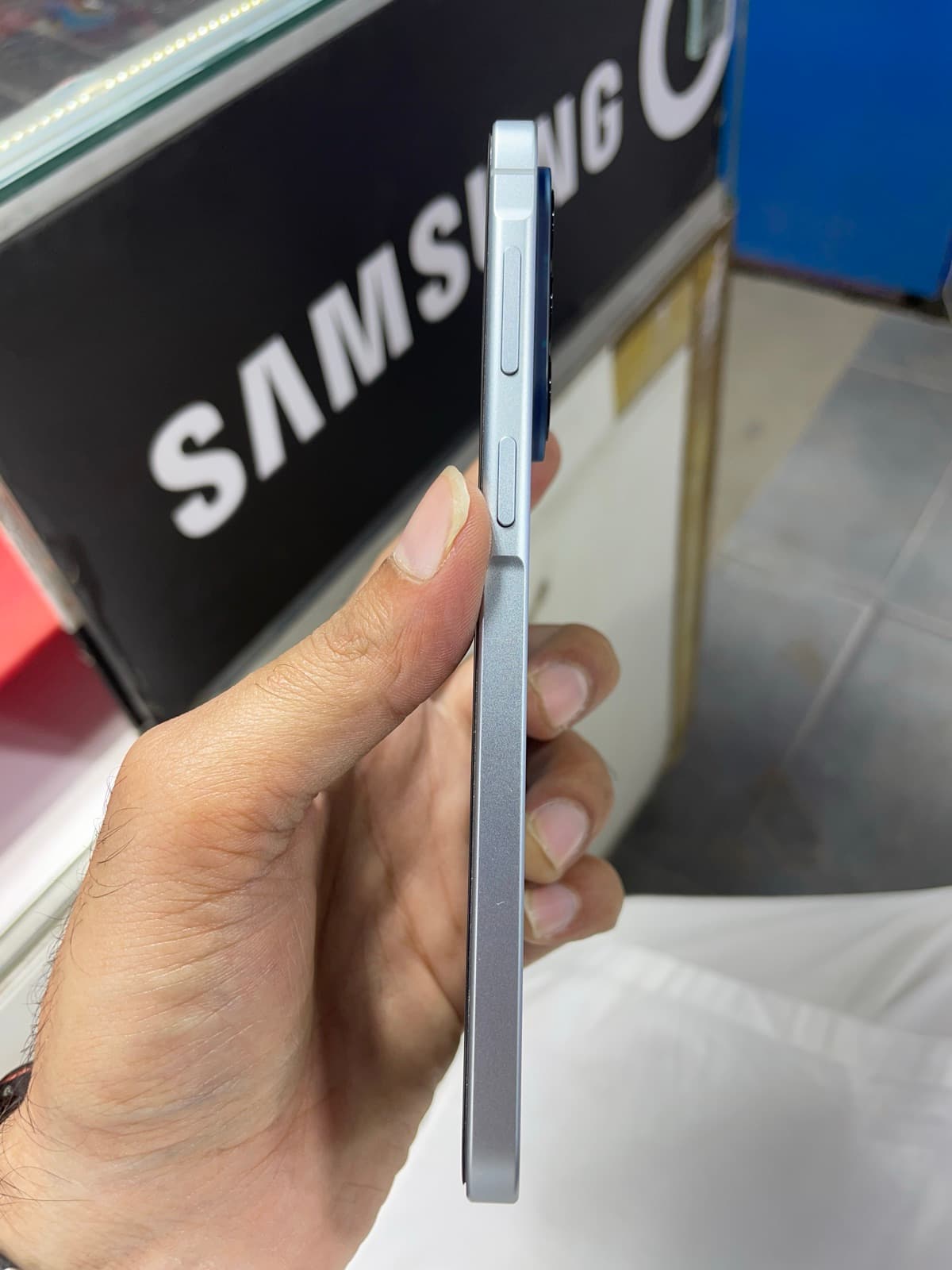Samsung Galaxy A57 12GB / 256GB in Awesome Icyblue — photo 3