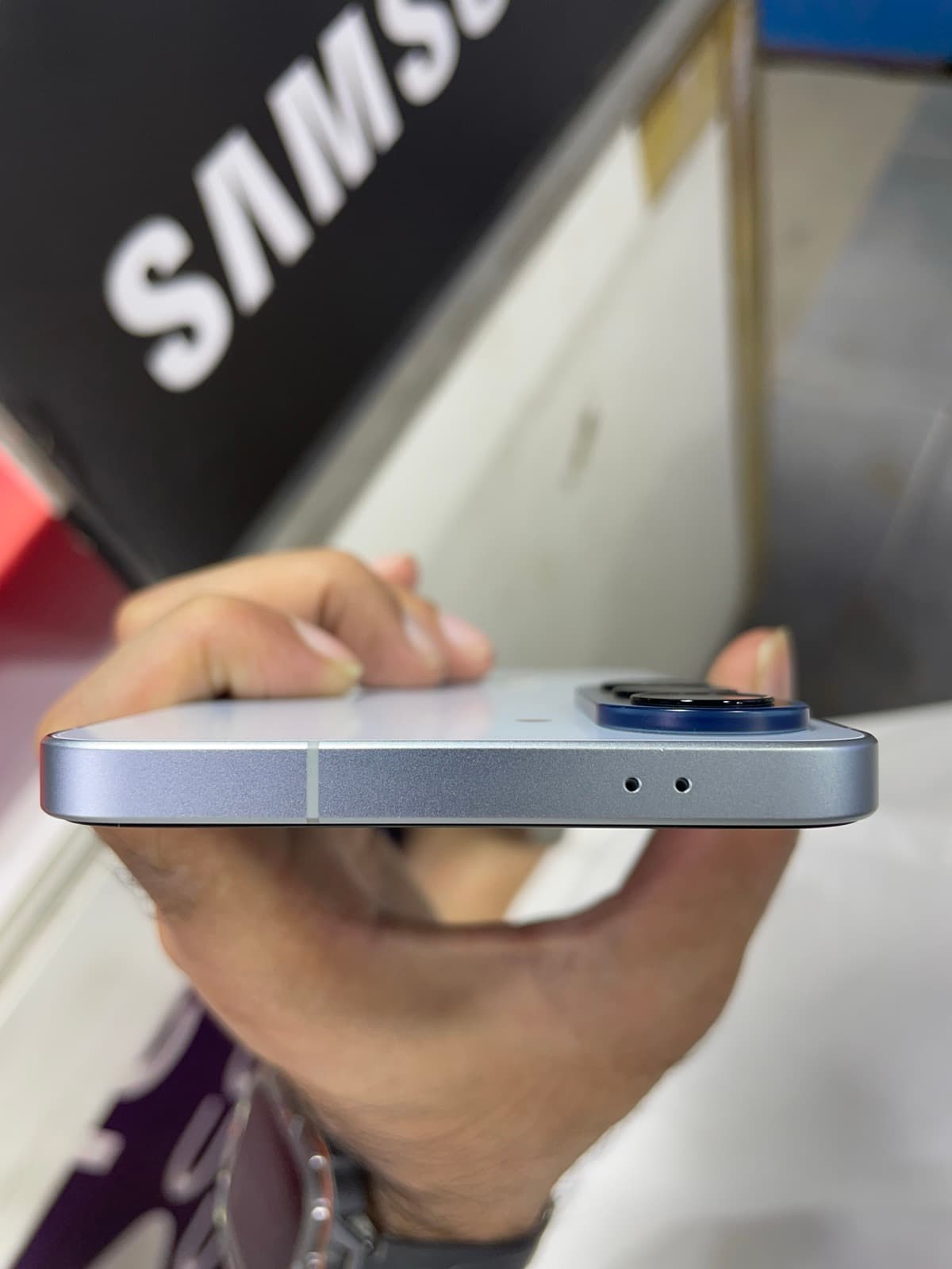 Samsung Galaxy A57 12GB / 256GB in Awesome Icyblue — photo 4