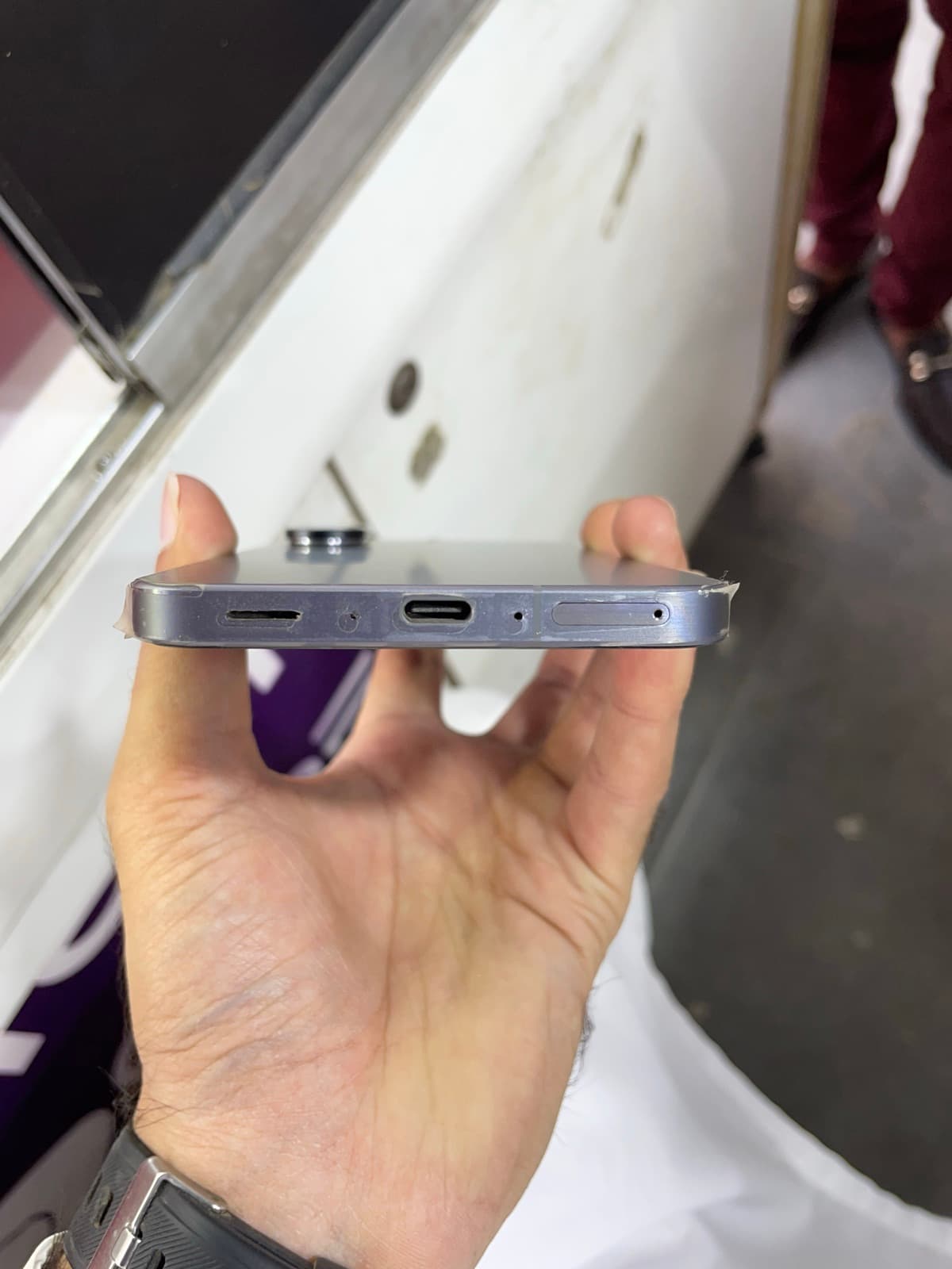 Samsung Galaxy A56 5G 12GB / 256GB in Awesome Graphite — photo 2