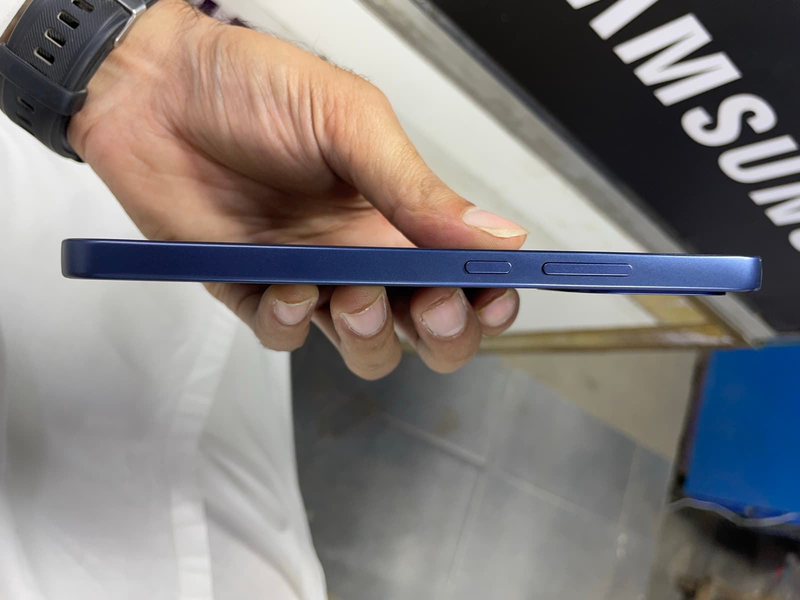 Oppo A6s Pro 8GB / 256GB in Eclipse Blue — photo 4