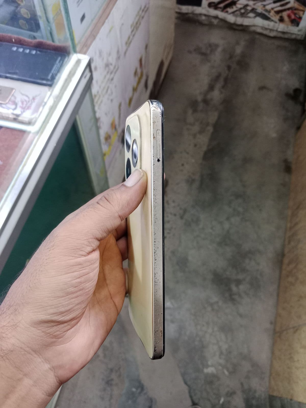 Infinix Smart 8 Pro 4GB / 128GB in Shiny Gold — photo 3