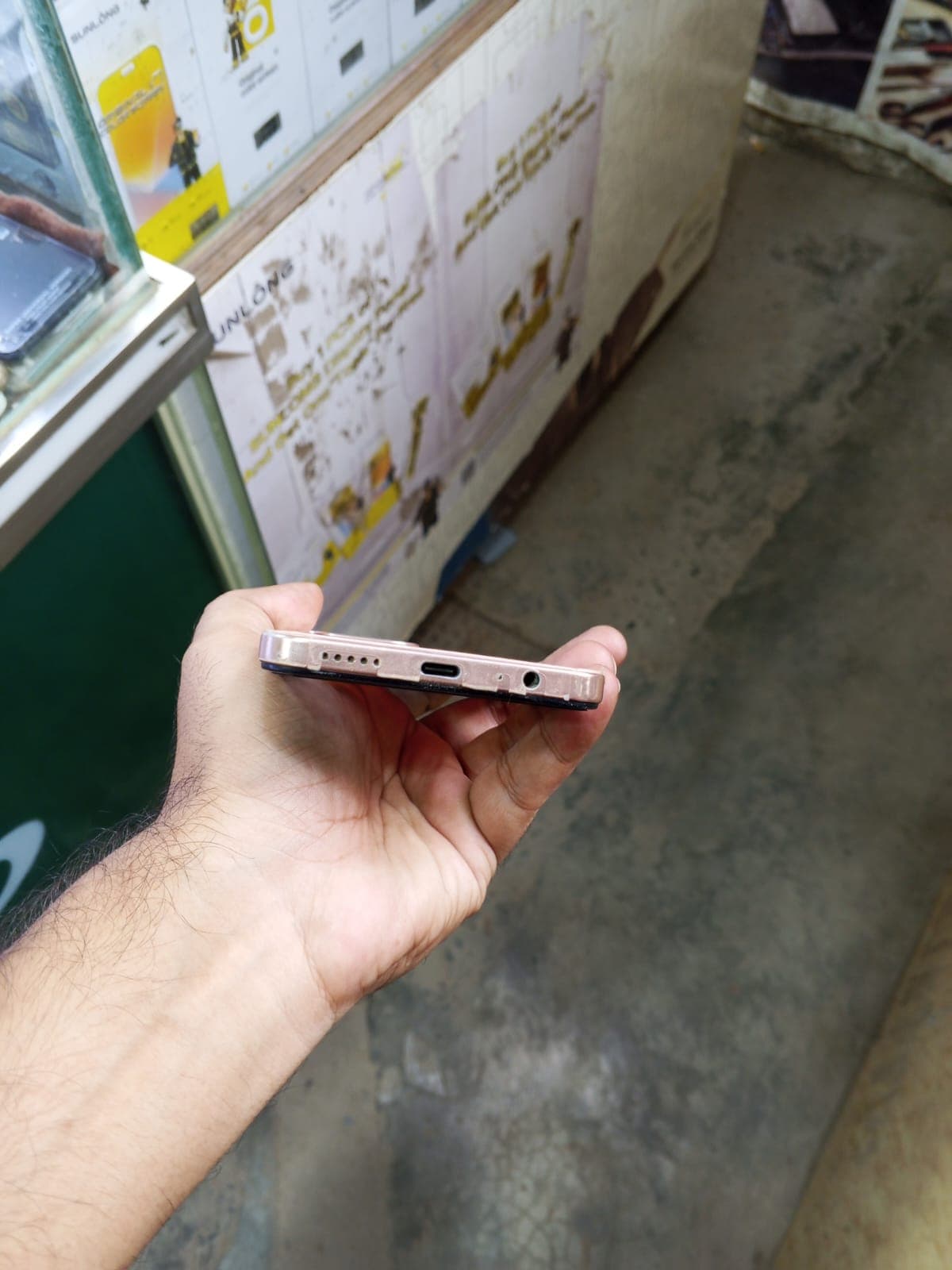 Vivo Y28 6GB / 128GB in Tornado Green — photo 4