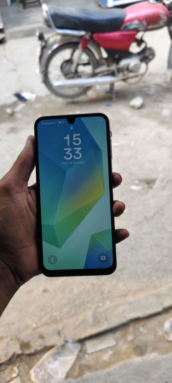 Samsung Galaxy A16 8GB / 256GB in Black — photo 2