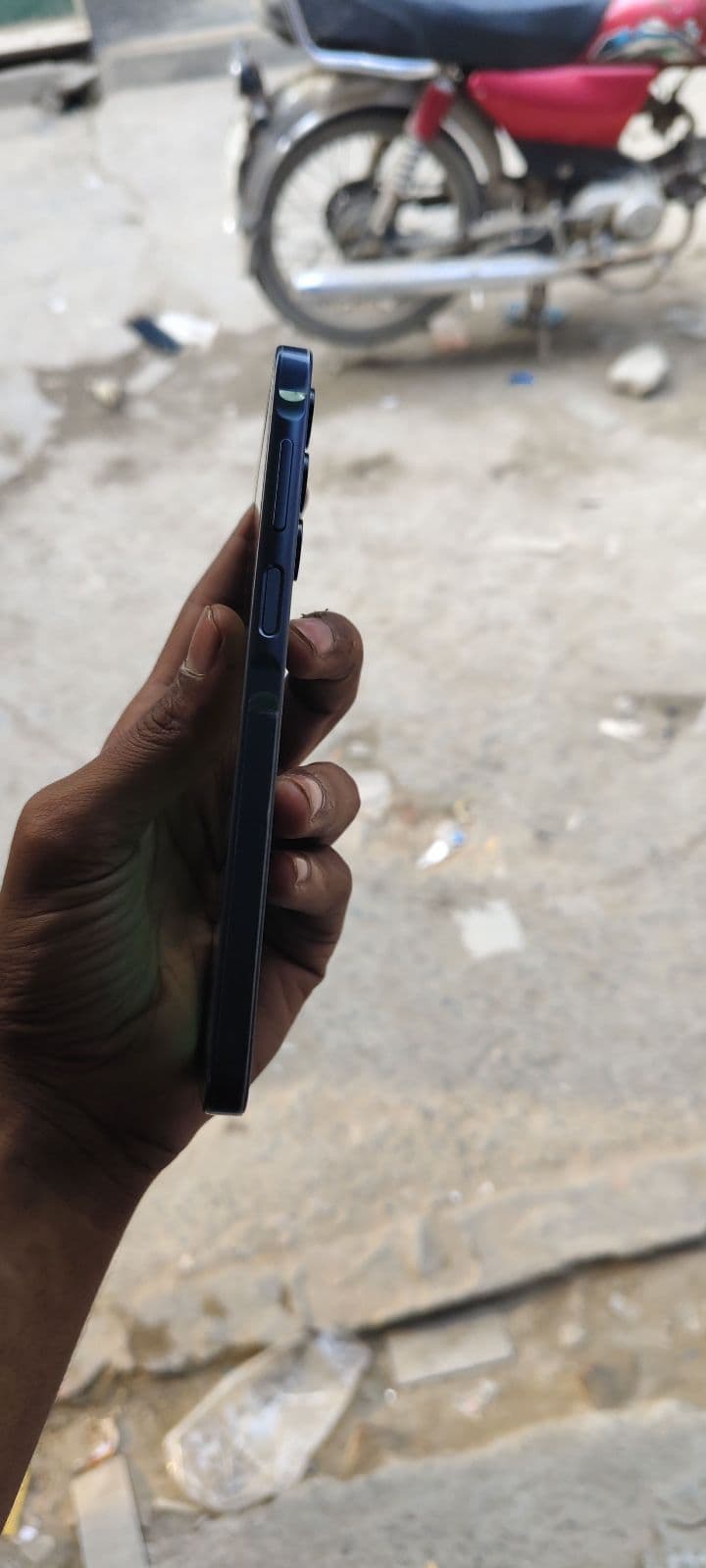 Samsung Galaxy A16 8GB / 256GB in Black — photo 3