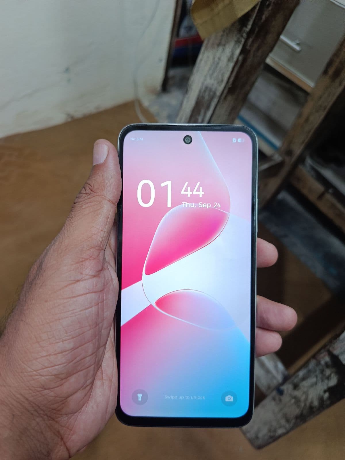 Infinix Hot 60i 6GB / 128GB in Titanium Silver — photo 2