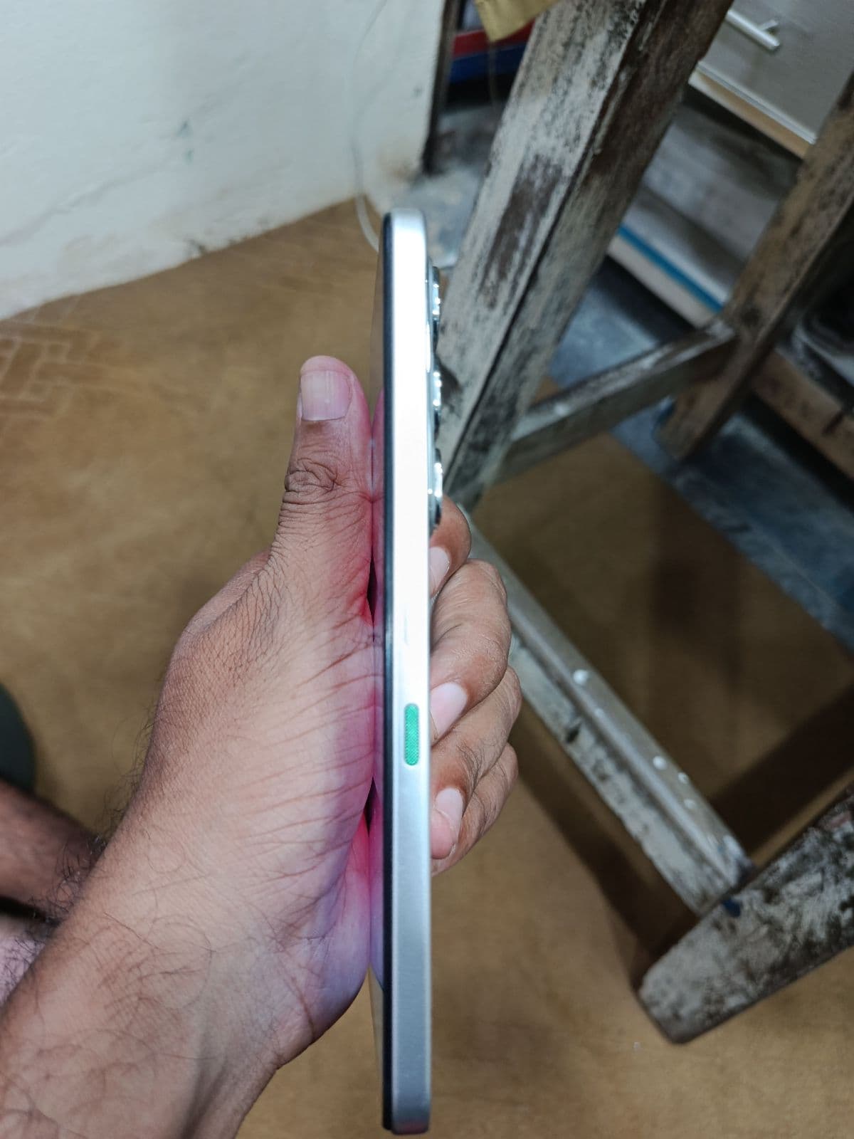 Infinix Hot 60i 6GB / 128GB in Titanium Silver — photo 3
