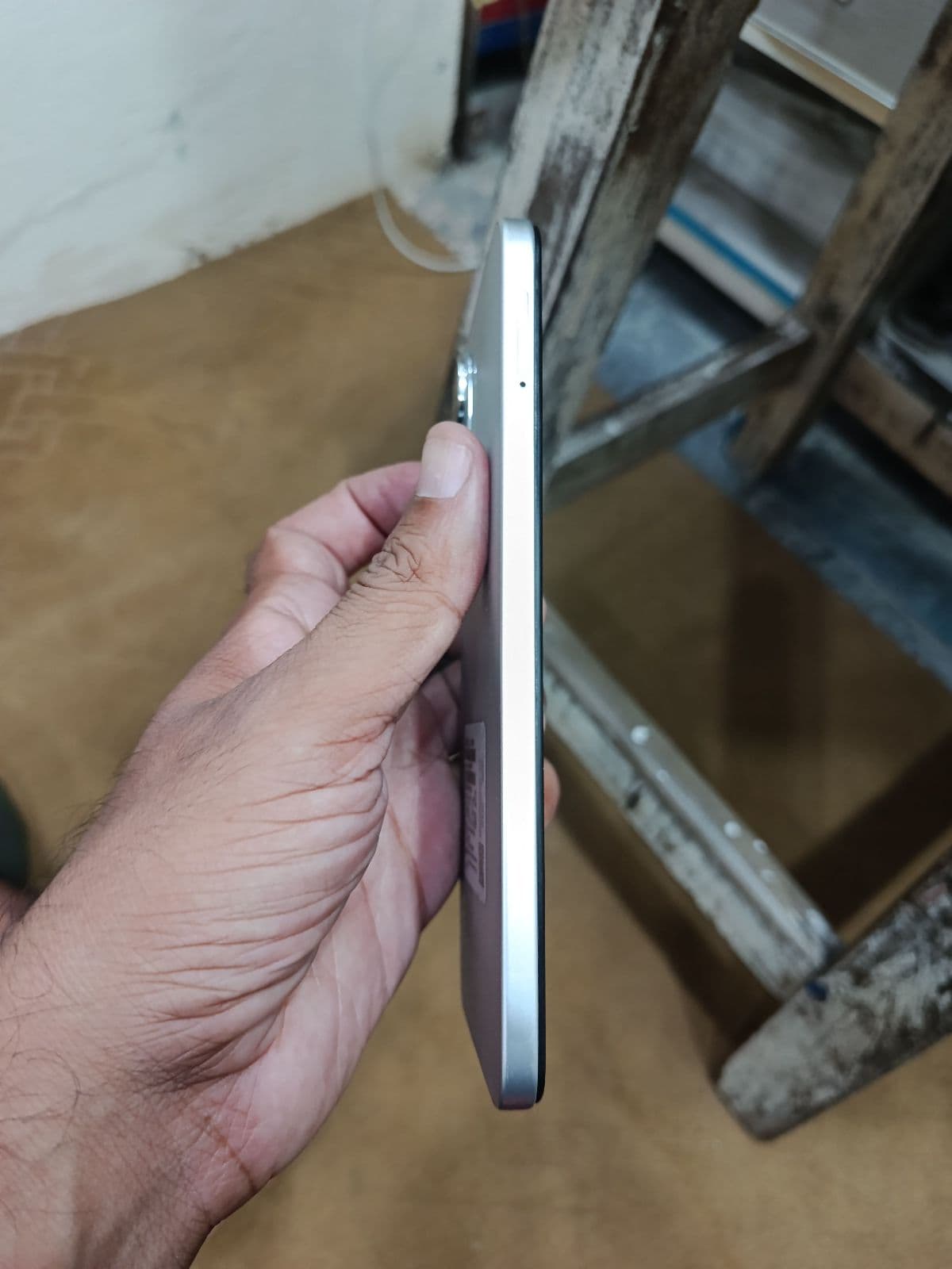 Infinix Hot 60i 6GB / 128GB in Titanium Silver — photo 4