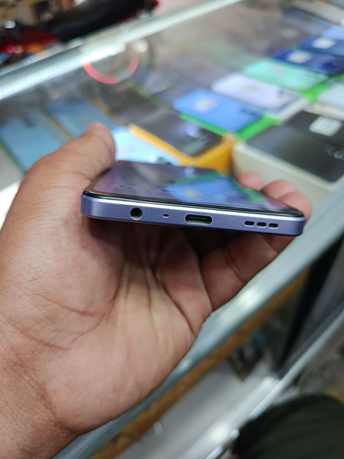 Oppo A5i 4GB / 64GB in Titanium Purple — photo 4
