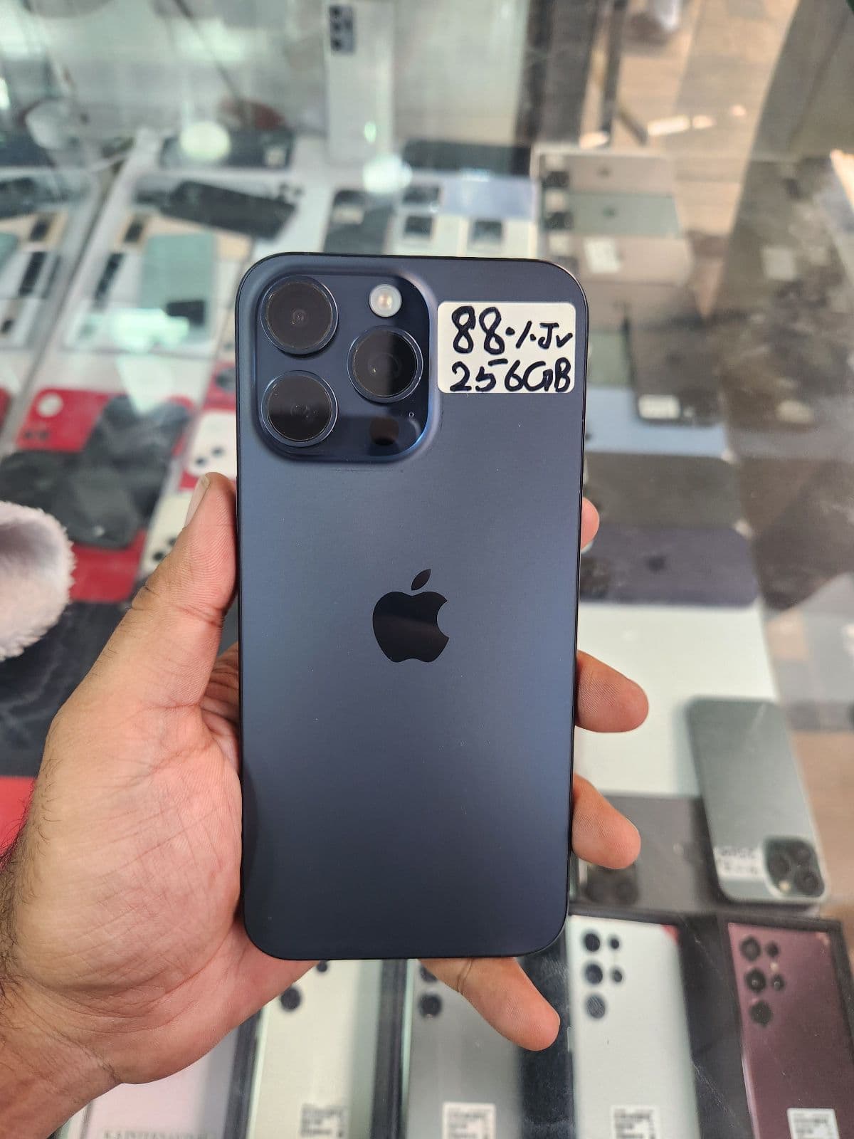iPhone 15 Pro Max · 256GB
