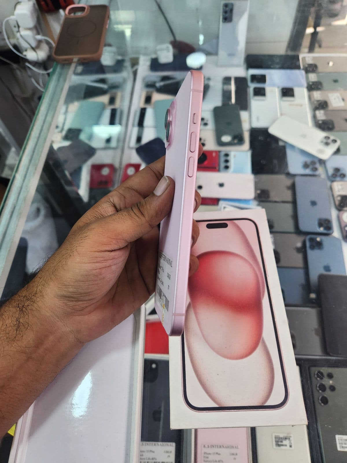 Apple iPhone 15 Plus 128GB in Pink — photo 3