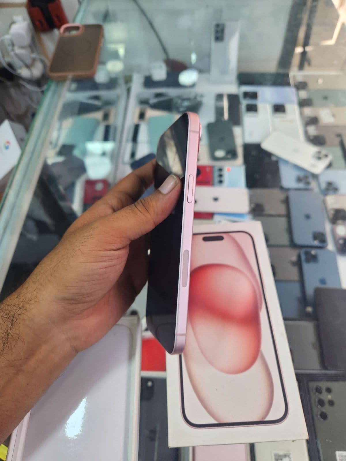 Apple iPhone 15 Plus 128GB in Pink — photo 4