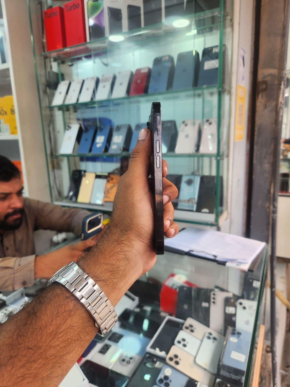 Apple iPhone 14 Pro 128GB in Space Black — photo 3
